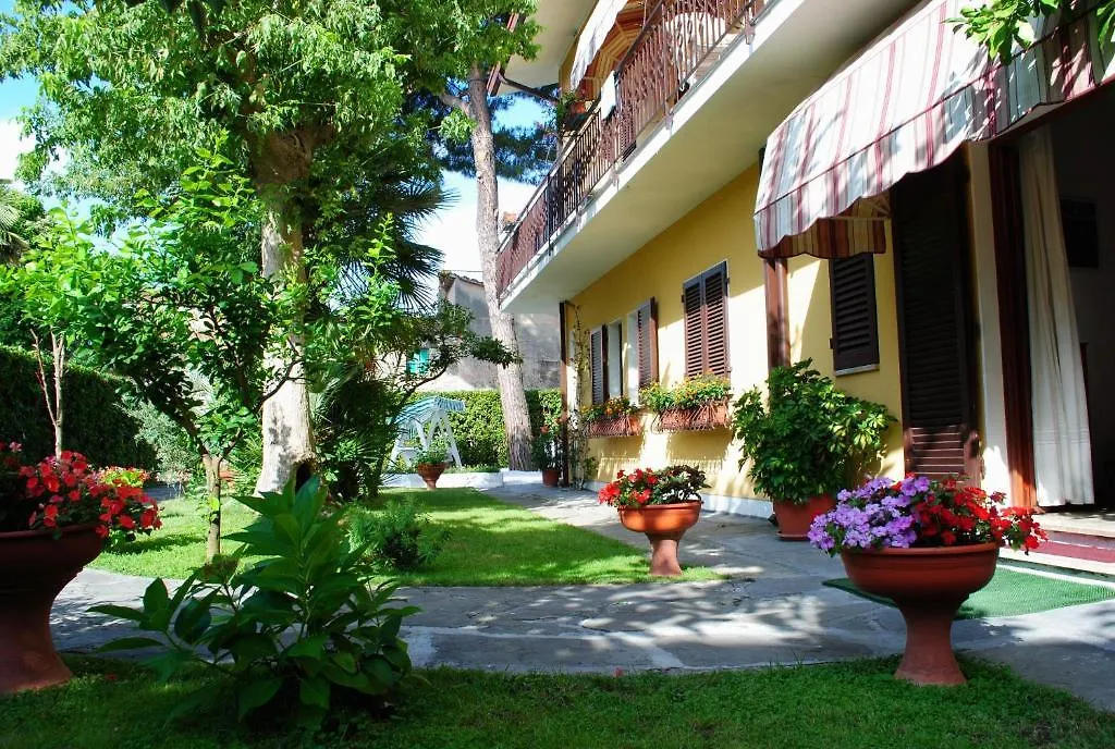 Bed&Breakfast Villa Lorena Forte dei Marmi Hotel